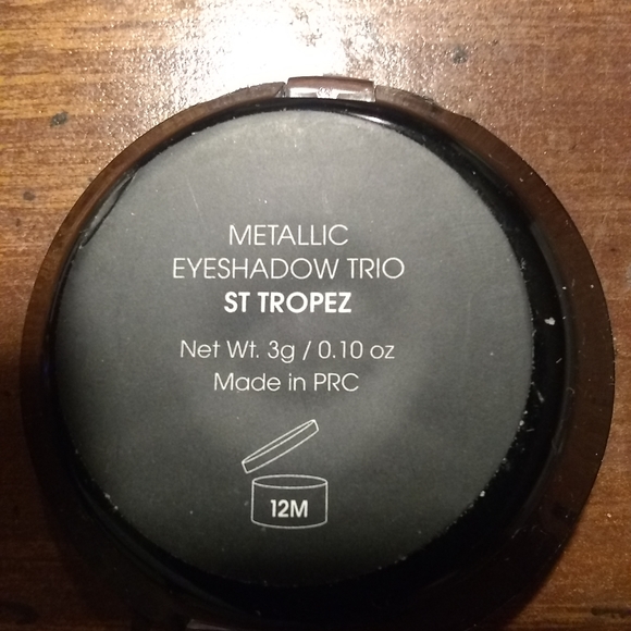 MODEL co - Picture 2 of 3